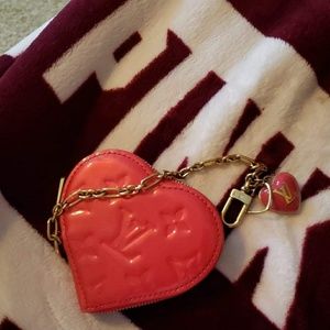 ❤❤❤SOLD❤❤❤Louis Vuitton coin. Purse. with chain